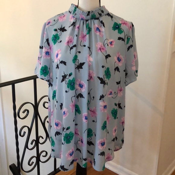 Ann Taylor Tops - Ann Taylor short sleeve patterned top